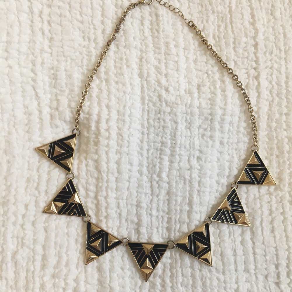 Short chain gold and black necklace